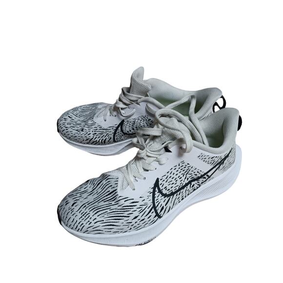 Black and White Nike Zoom Structure 37X Running Shoes - Picture 1 of 6